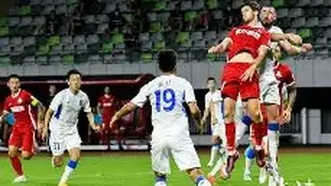 C罗收入逼近10亿大关，足坛神话再续！体坛历史第三人成就瞩目